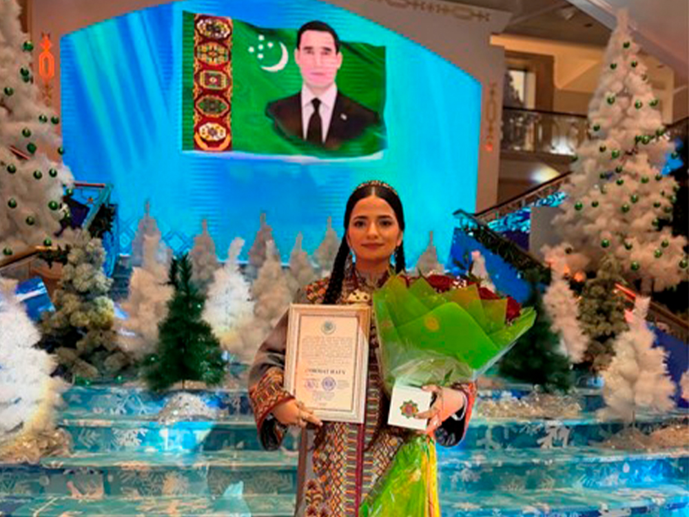 СЧАСТЛИВЫЕ МОЛОДЫЕ ЛЮДИ