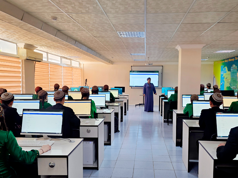 English Language Test Competition Held Among Secondary School Students